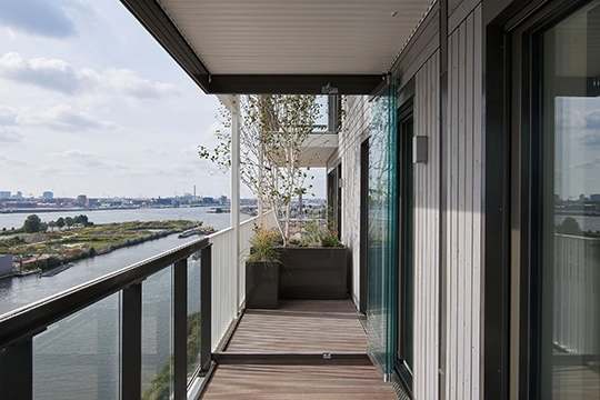 Stories Amsterdam - Offene Balkonverglasung