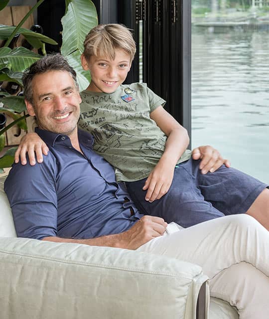 Bewoners woonboot met Solarlux vouwwand