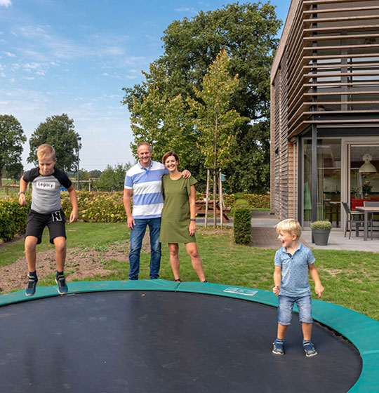 Uitzicht buiten glazen vouwwand Wierden