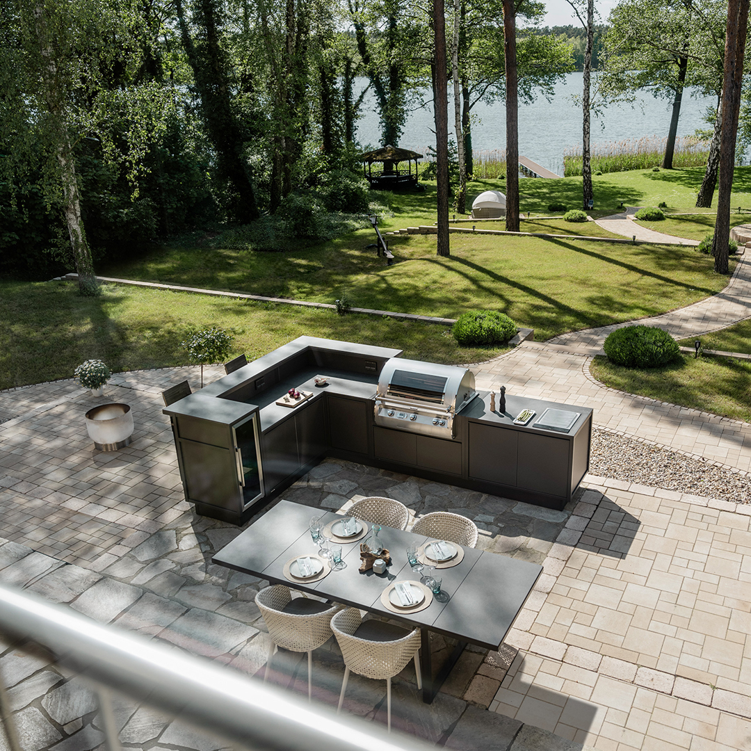 Solarlux Burnout Kitchen auf einer Terrasse 