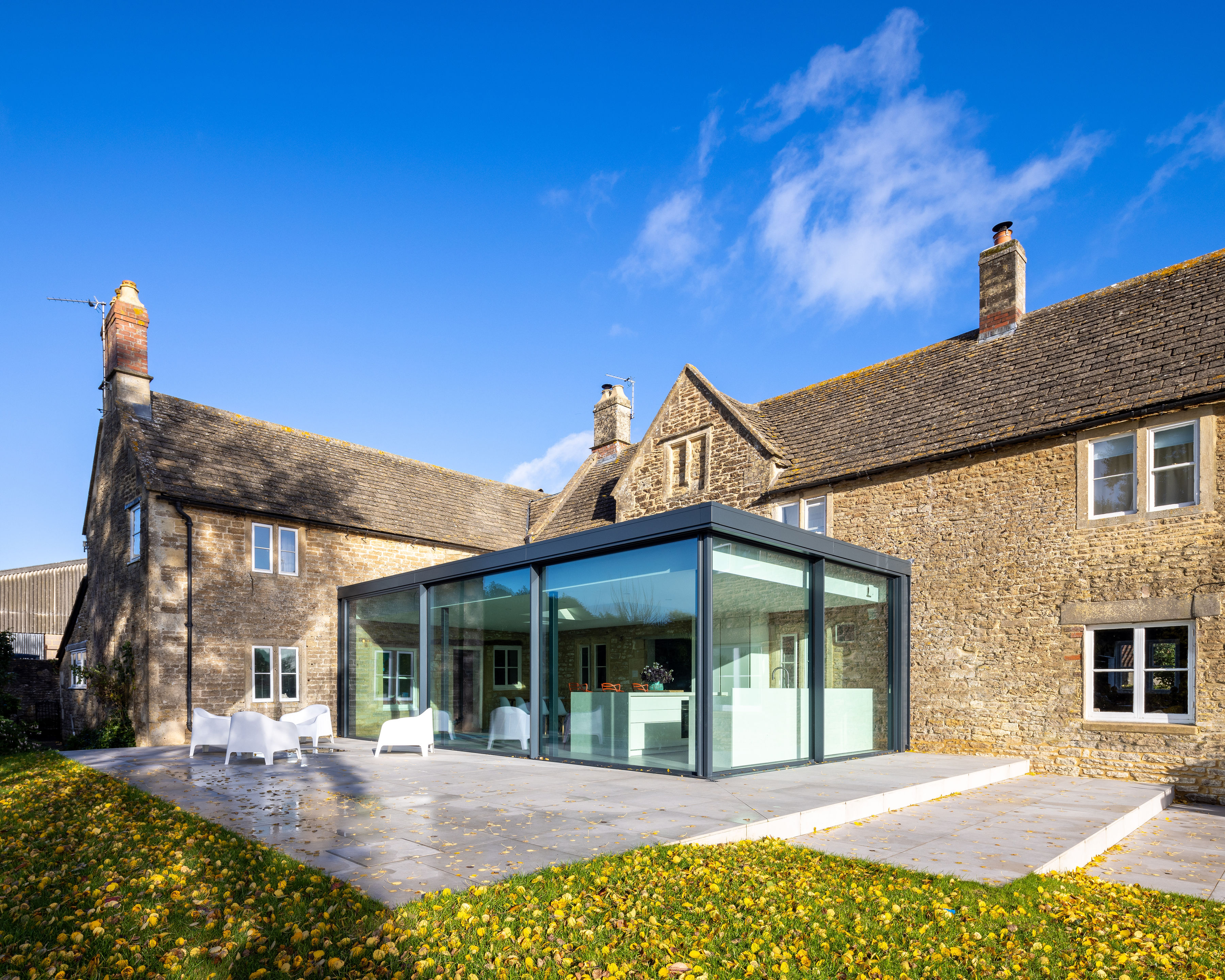 Cero III Farmhouse outside closed