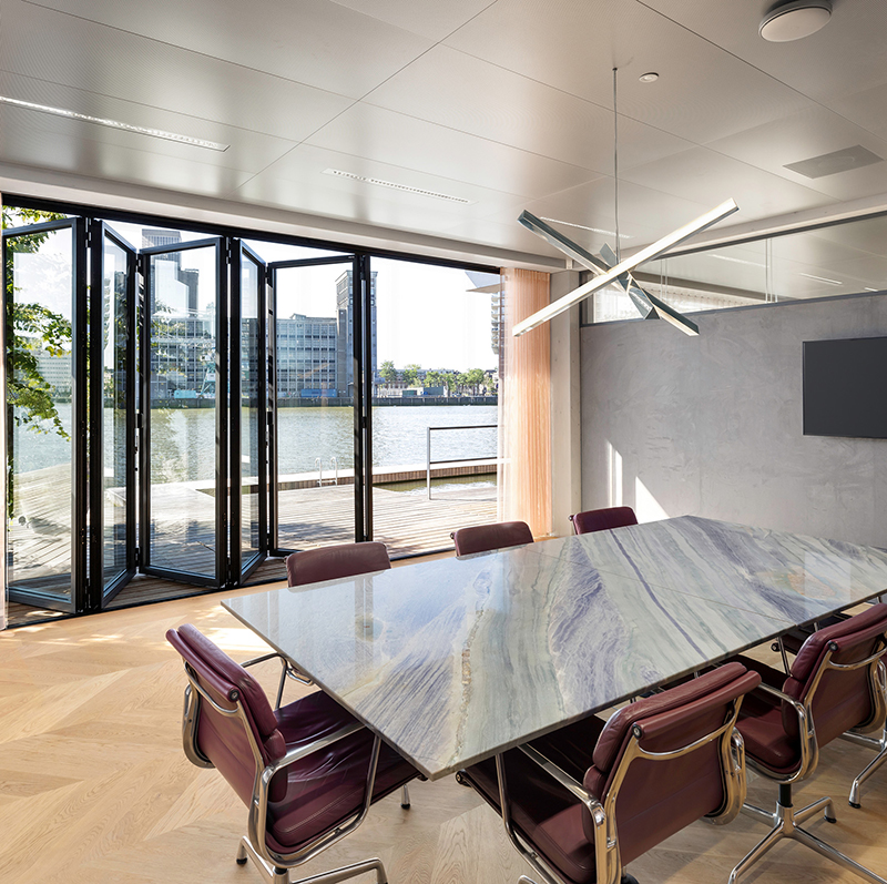 Glazen vouwwand kantoor in Rotterdam
