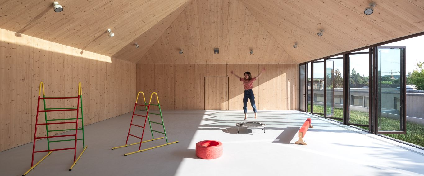Baie accordéon dans une école à Paris