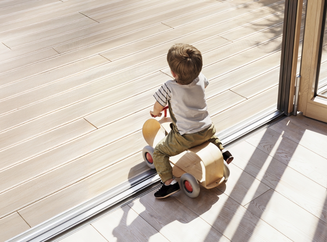 Minimal-Bodenschiene Übergang Wohnraum Terrasse