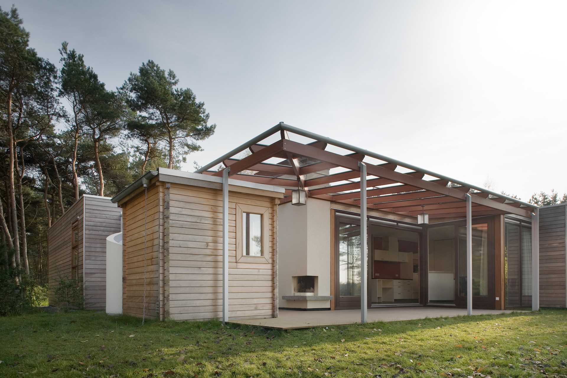  Idee für eine flache Terrassenüberdachung in Kombination aus Holz und Glas
