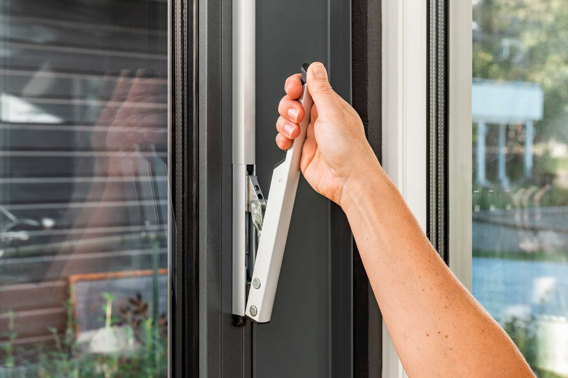 Fenstergriff zum Öffnen von Dachelementen im Wintergarten