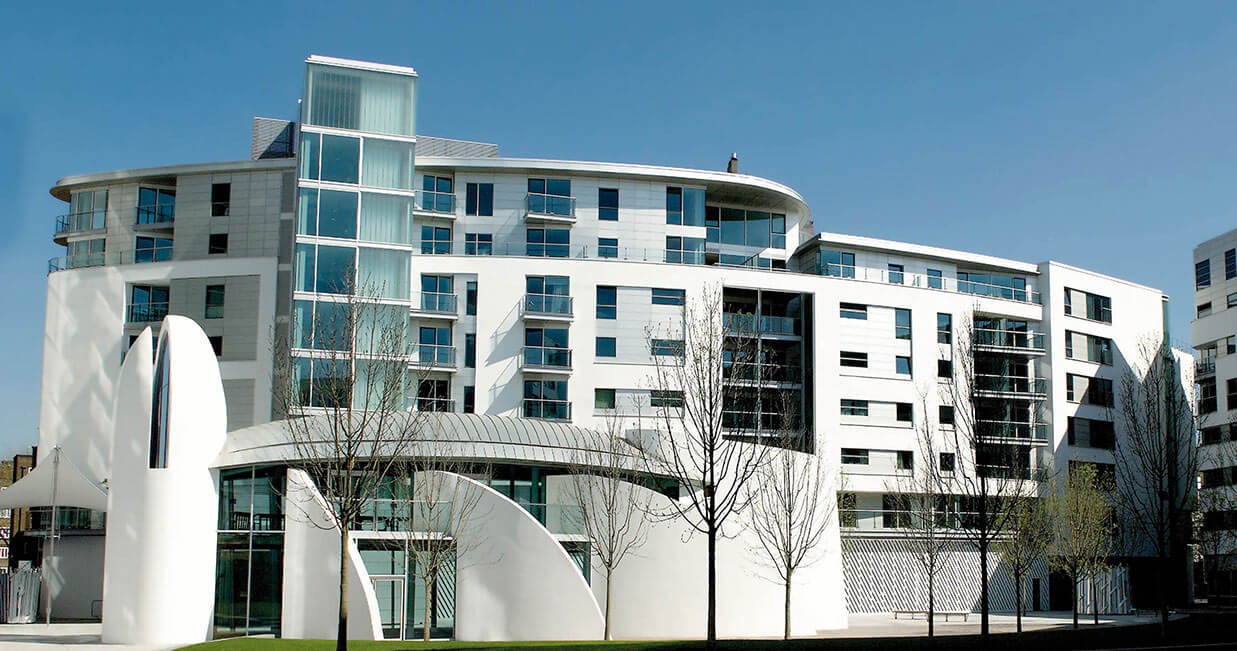 SL142 Verglasung am modernen Gebäude