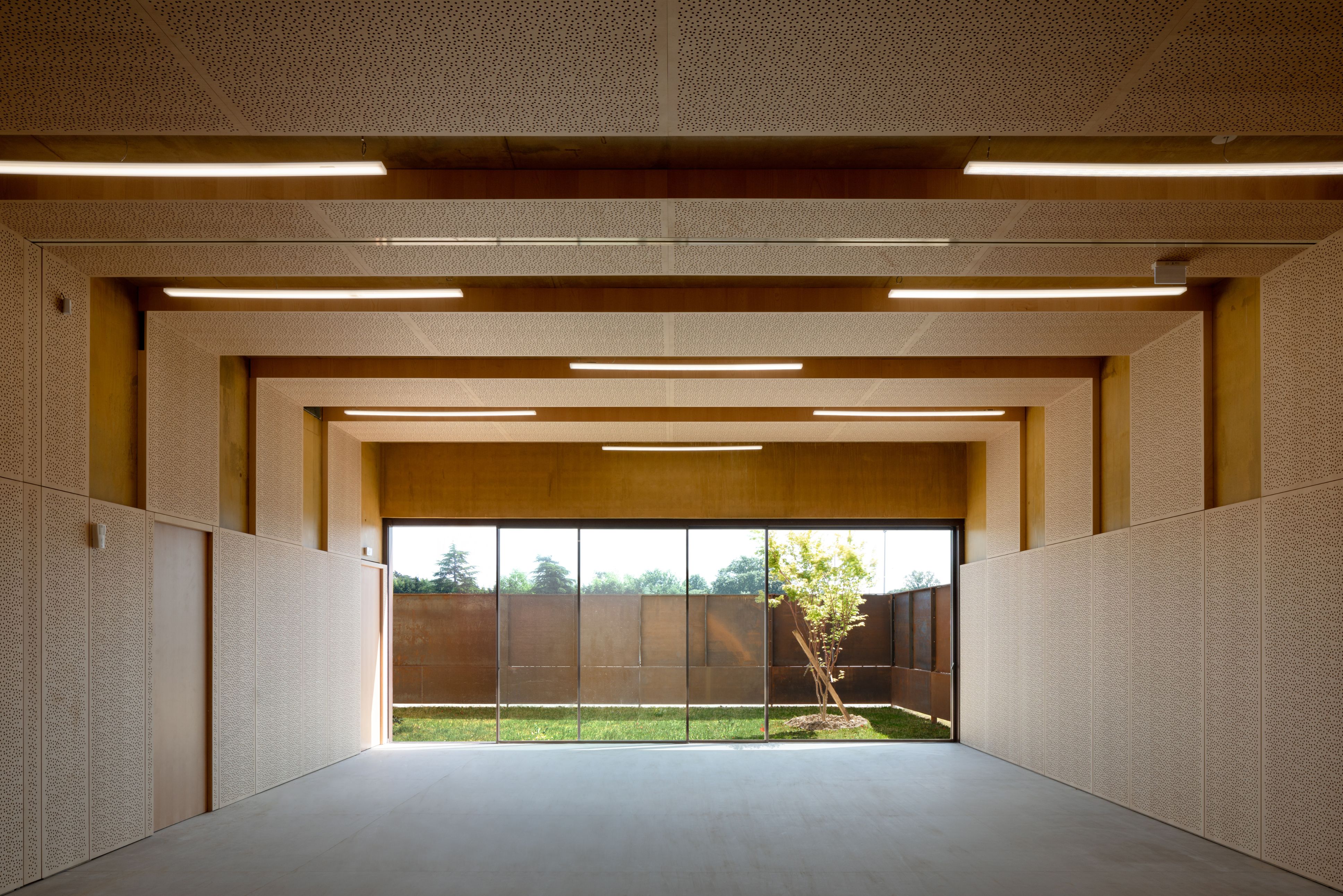 Coulissant minimaliste cero à l'école Clairbois de Rambouillet