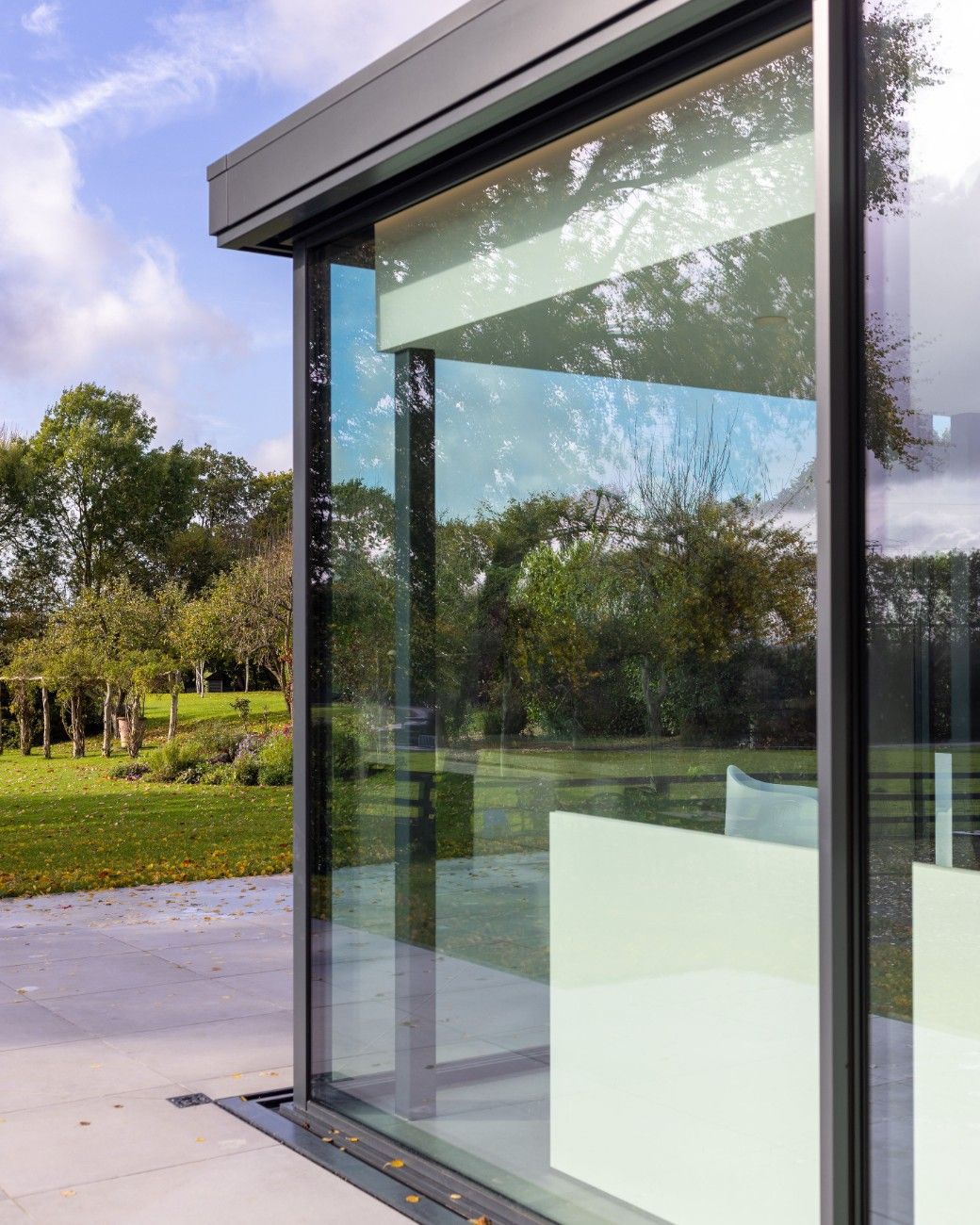 Sliding doors benefits wide aperture