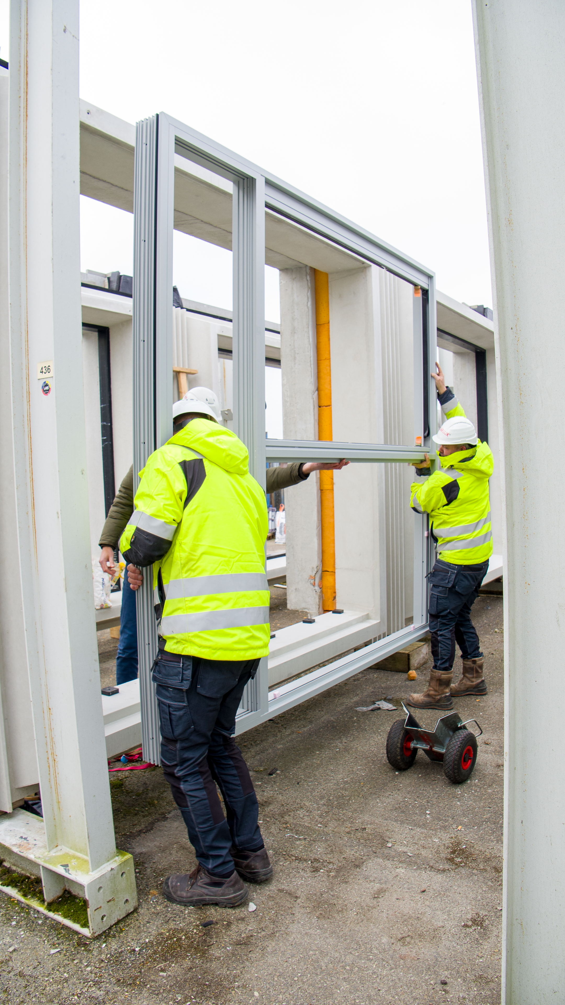 Solarlux balkonbeglazing met geïntegreerd ventilatierooster prefab module