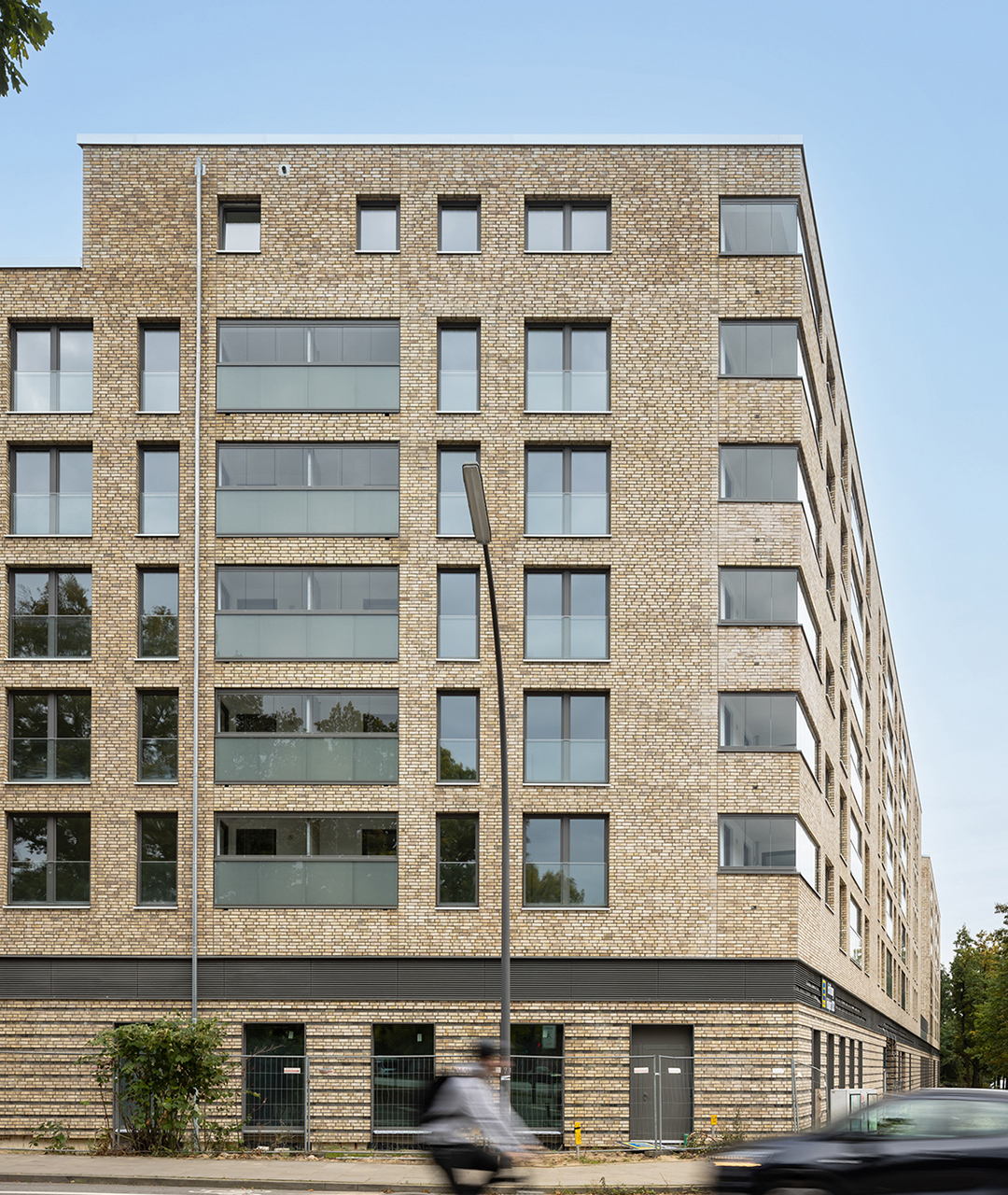 Balkonverglasung SLPlus-SL25 Sengelmannstraße in Hamburg - Schützende Freiräume