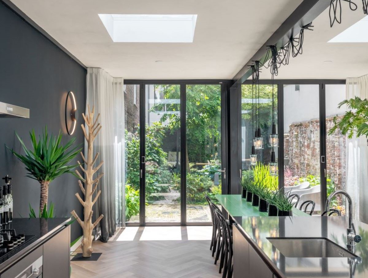 Solarlux glazen vouwwanden na renovatie van de achtergevel