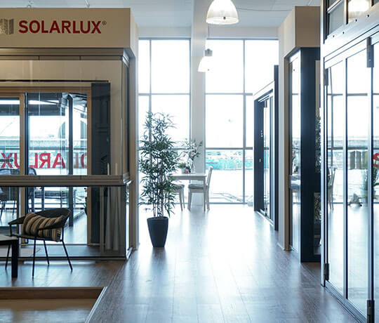Solarlux showroom i Malmö med glaspartier, uterum och balkonginglasningar. 