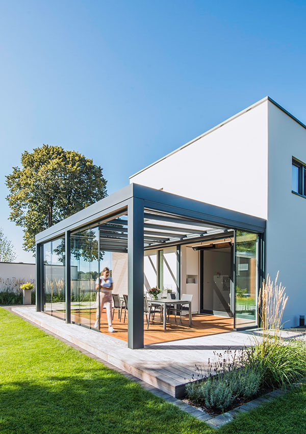 Uterum i kubiskt stil passar till moderna och minimalistiska hus och byggnadsstilar. 