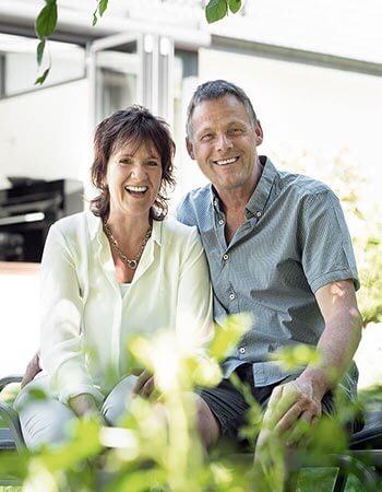 Familie Niermann vor ihrem Wintergarten