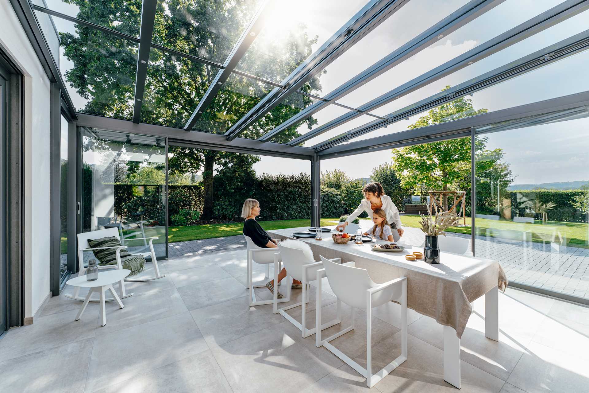 Idee für eine moderne Terrassenüberdachung aus Glas