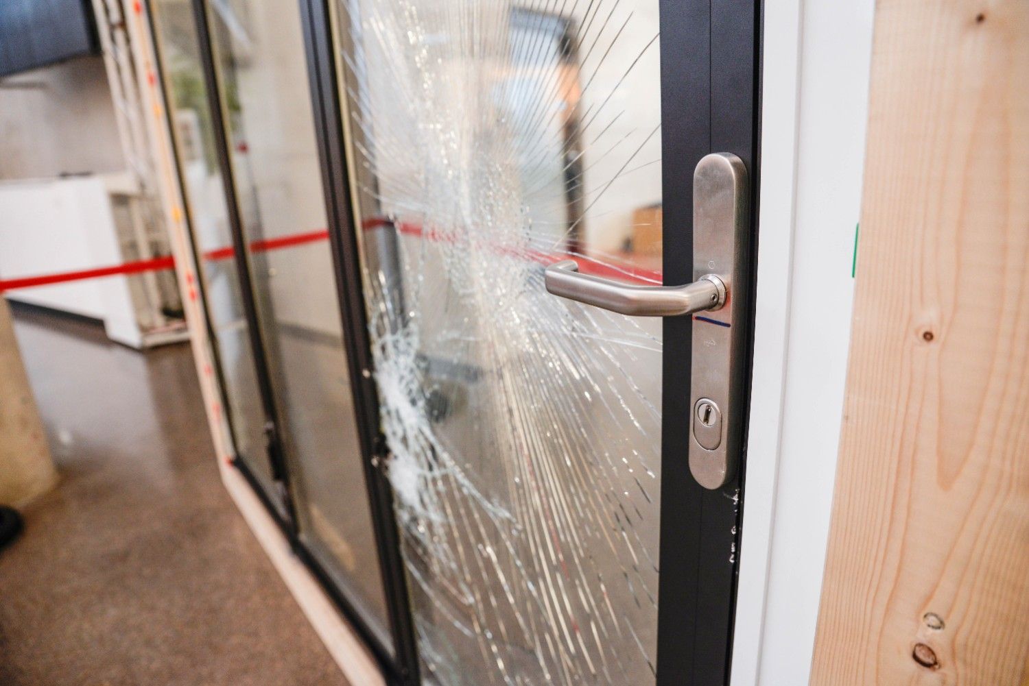Testing safety glass