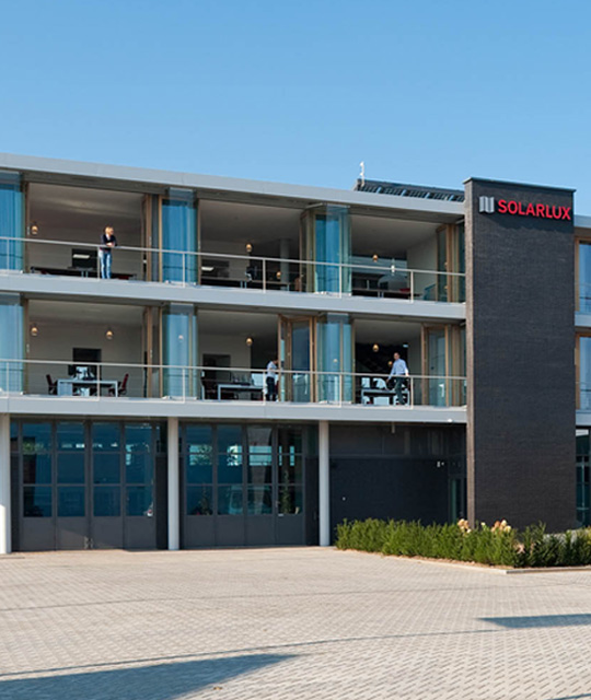 Blick auf das
Solarlux Gebäude in Niederlande