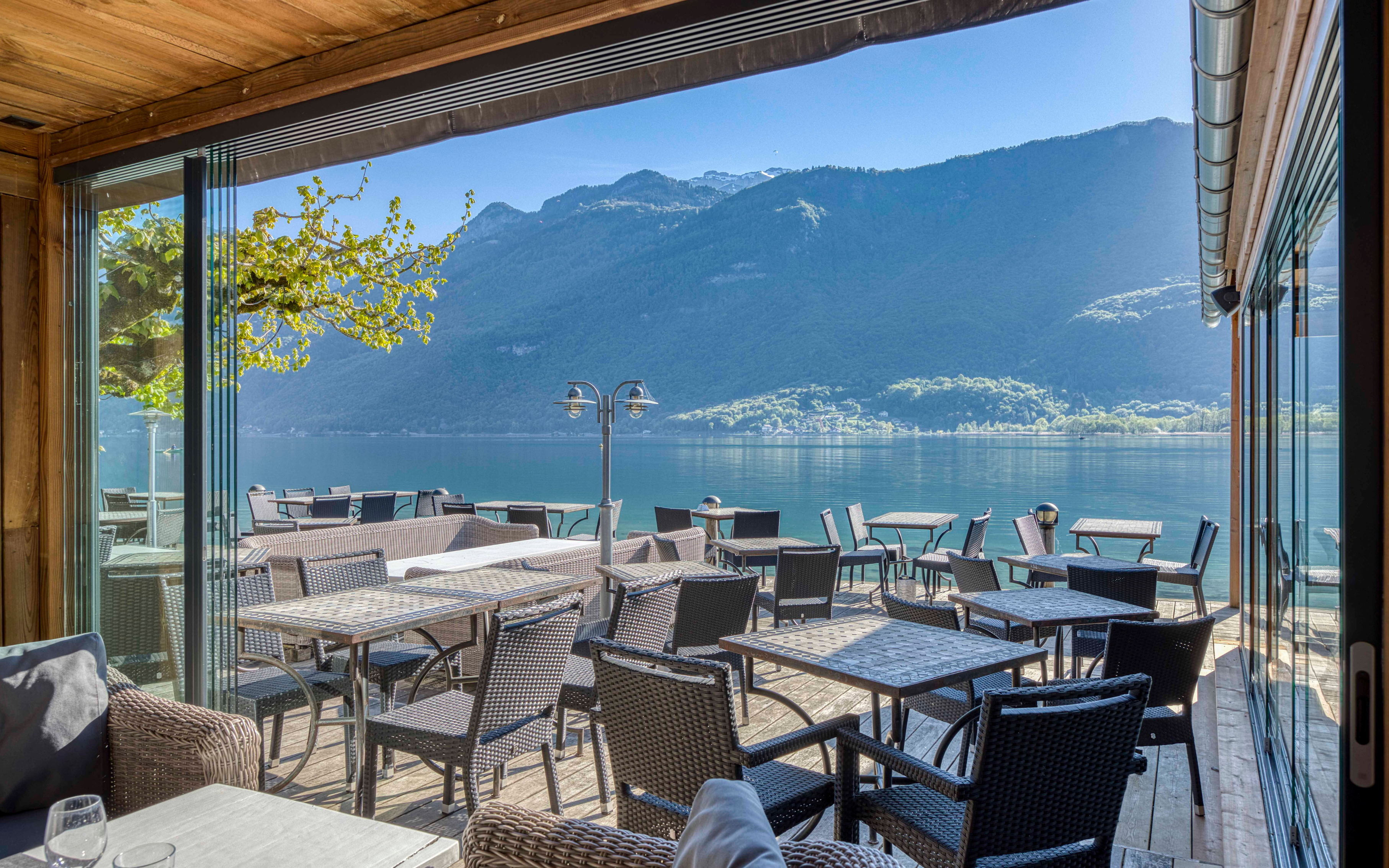 Fermeture d'un restaurant sur le Lac d'Annecy vitrage Proline S