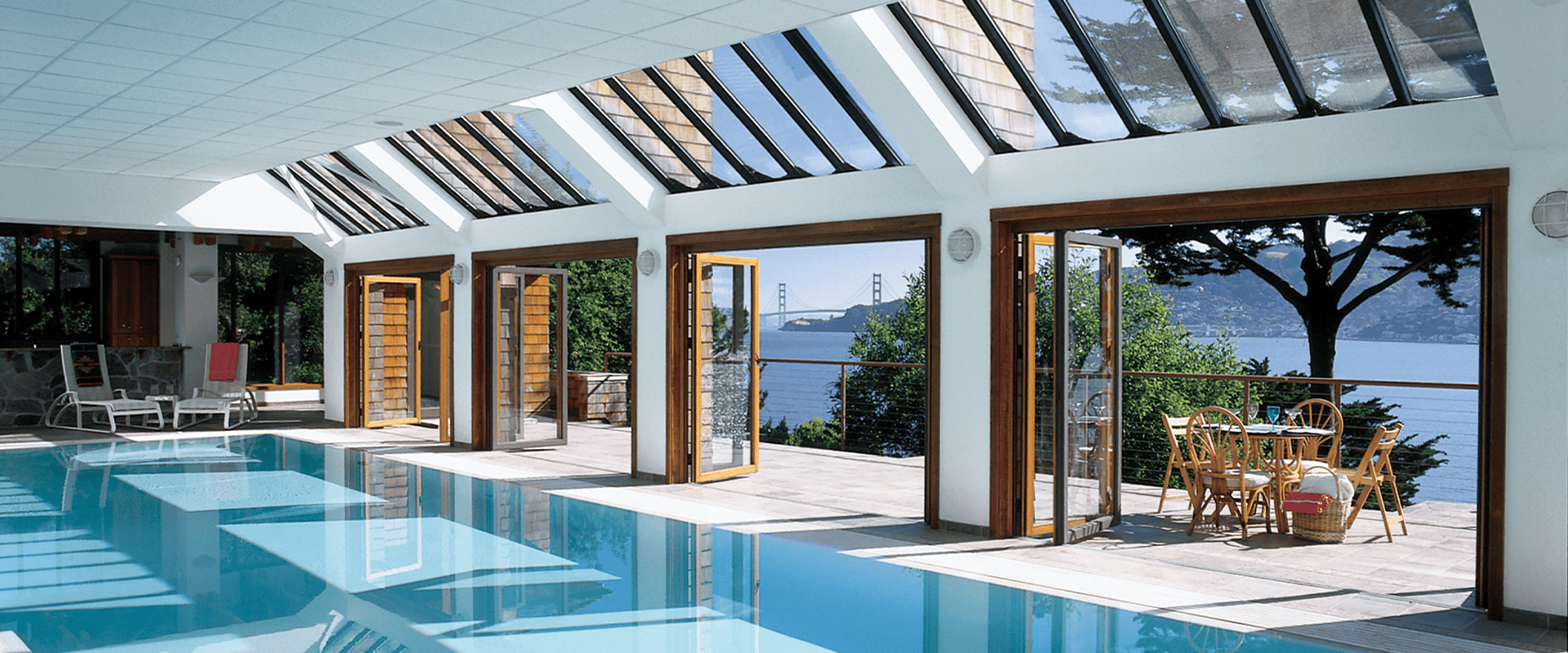 Vitrage de piscine à San Francisco avec vue sur le Golden Gate Bridge