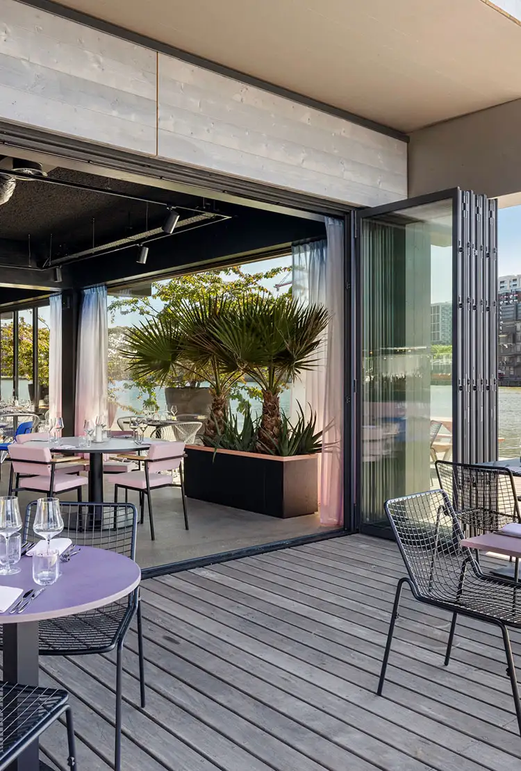 Baie repliable pour restaurant et café