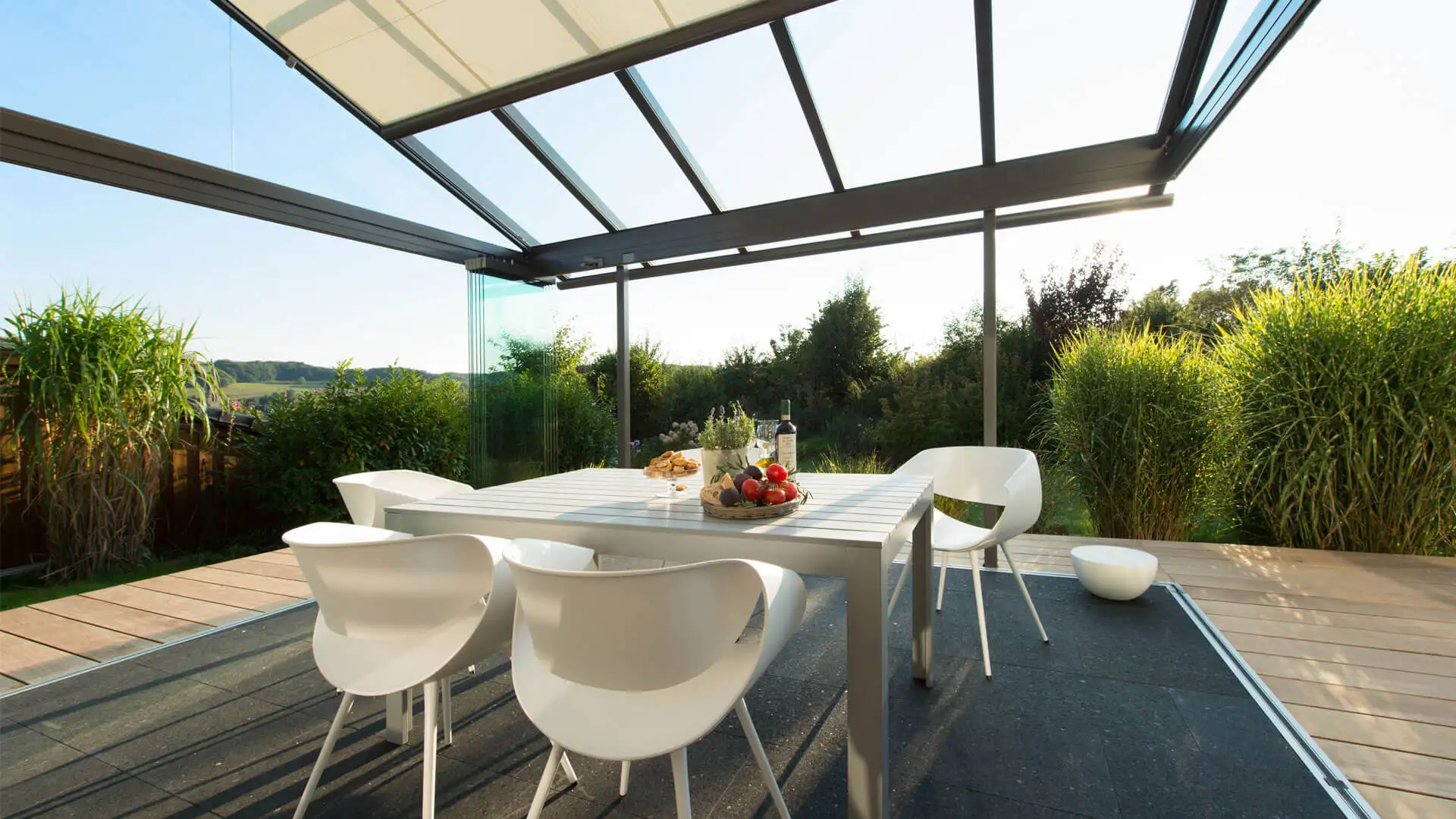 Eine Terrassenüberdachung aus Glas und Alu