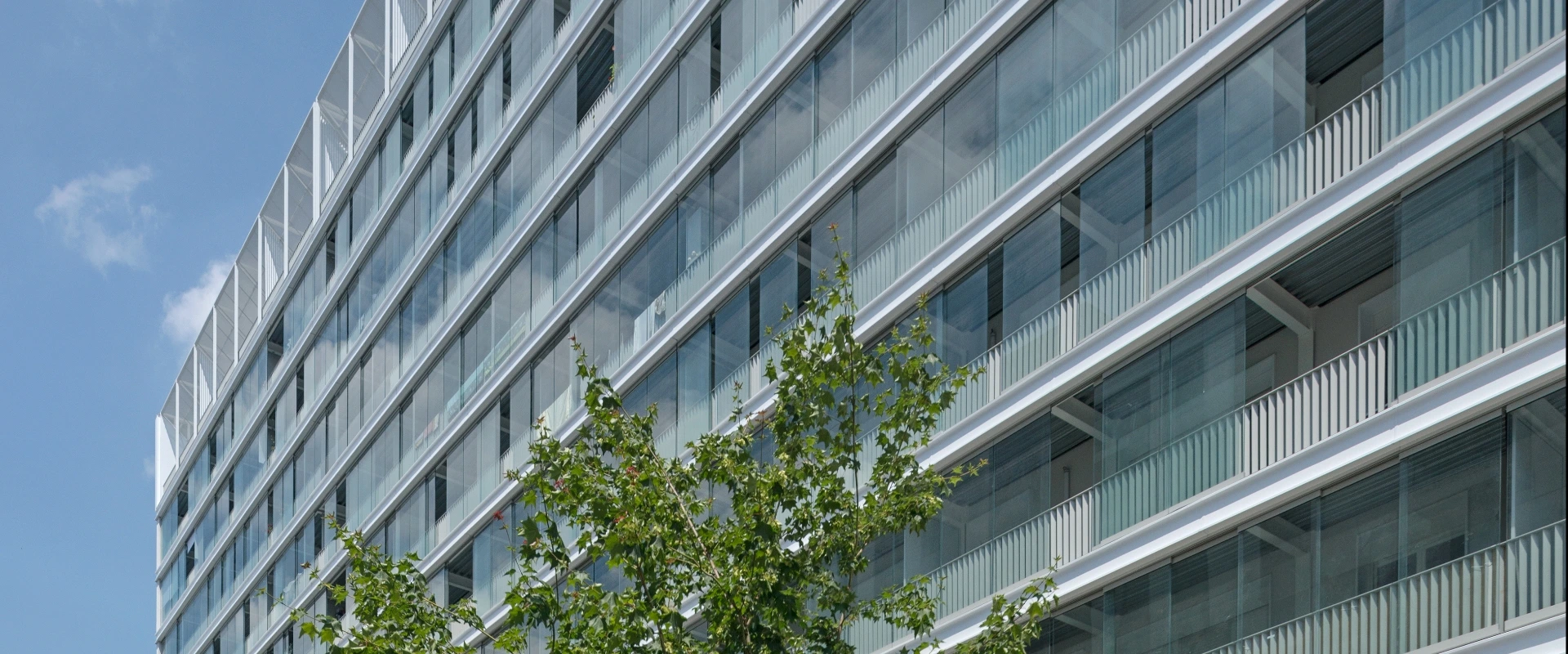 façade entièrement vitrée avec du Proline S à Paris