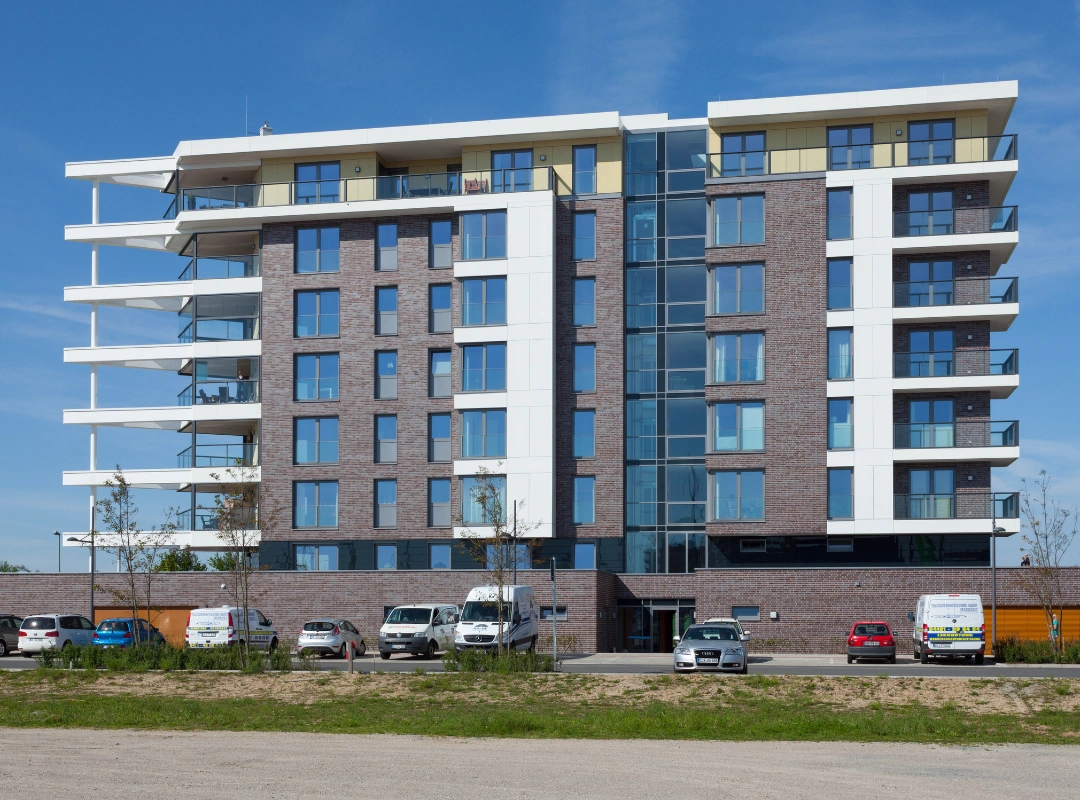 Kuldebroer i facade og glasfacader