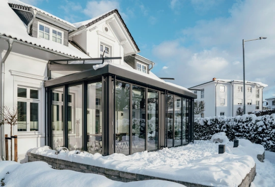 SDL Akzent Plus varmeisoleret vinterhave med glas foldedør