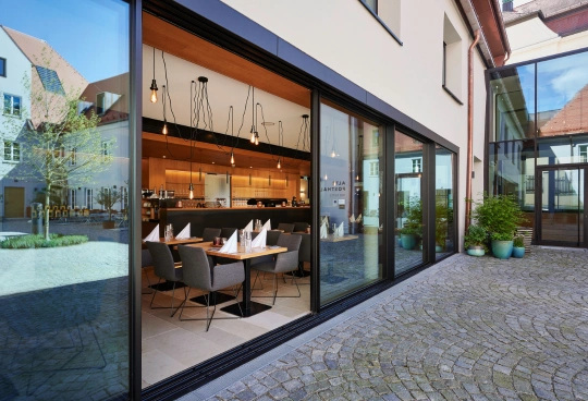 Skydedør i aluminium