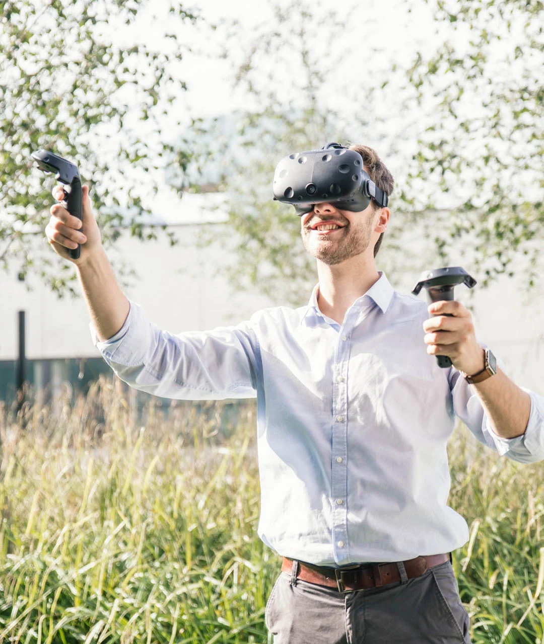 Man draagt een virtualrealityheadset