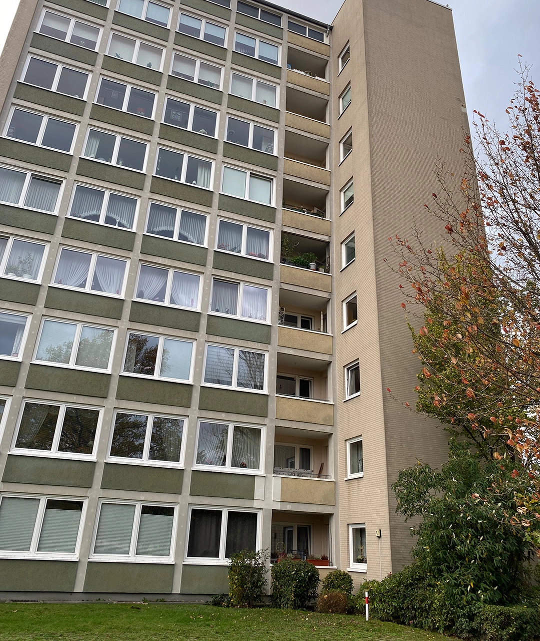 Balkonverglasung Sanierung Eydtkuhnenweg - Verglaste Loggien für mehr Wohnkomfort
(Bestandgebäude)