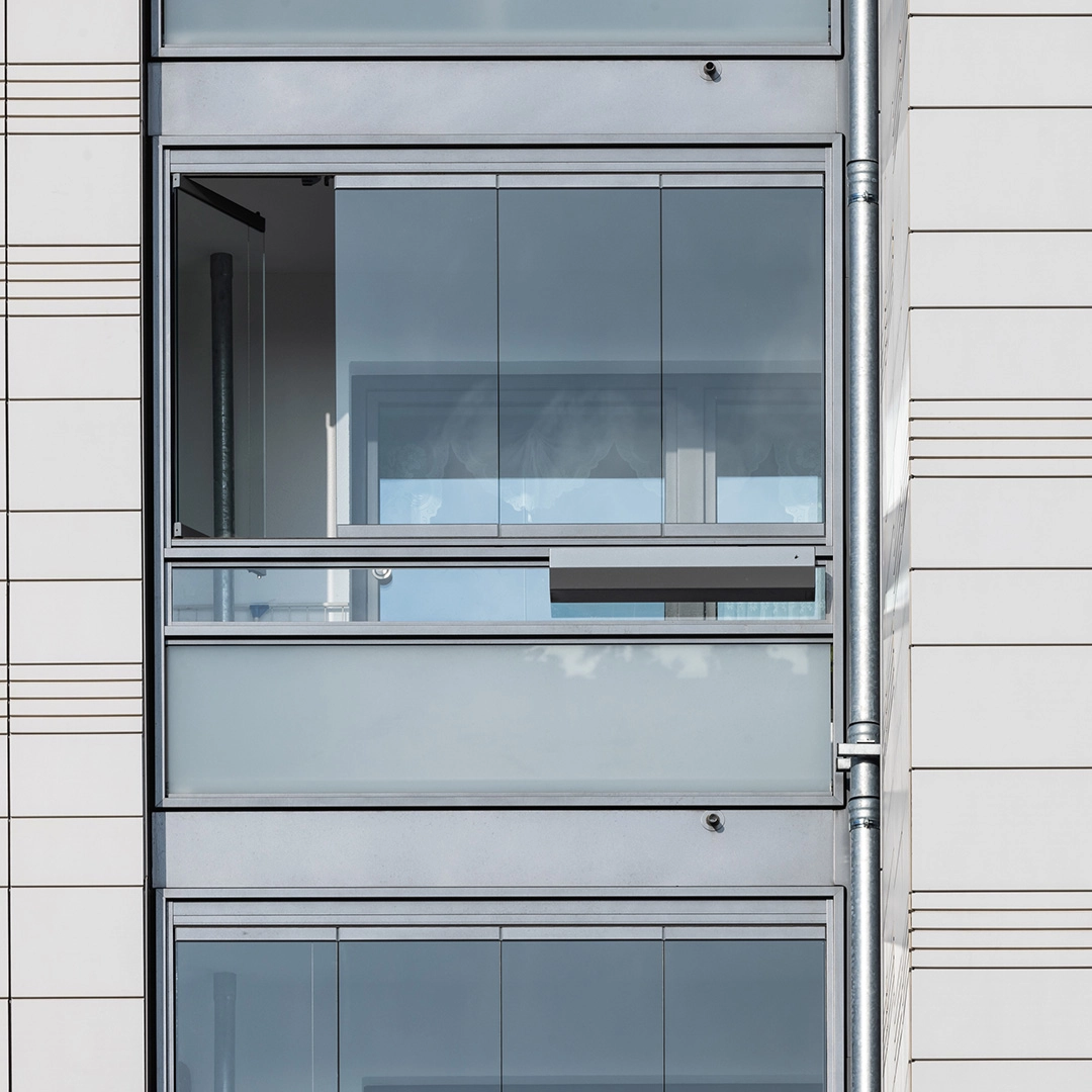 Balkonverglasung Sanierung Eydtkuhnenweg - Flexibel zu öffnen