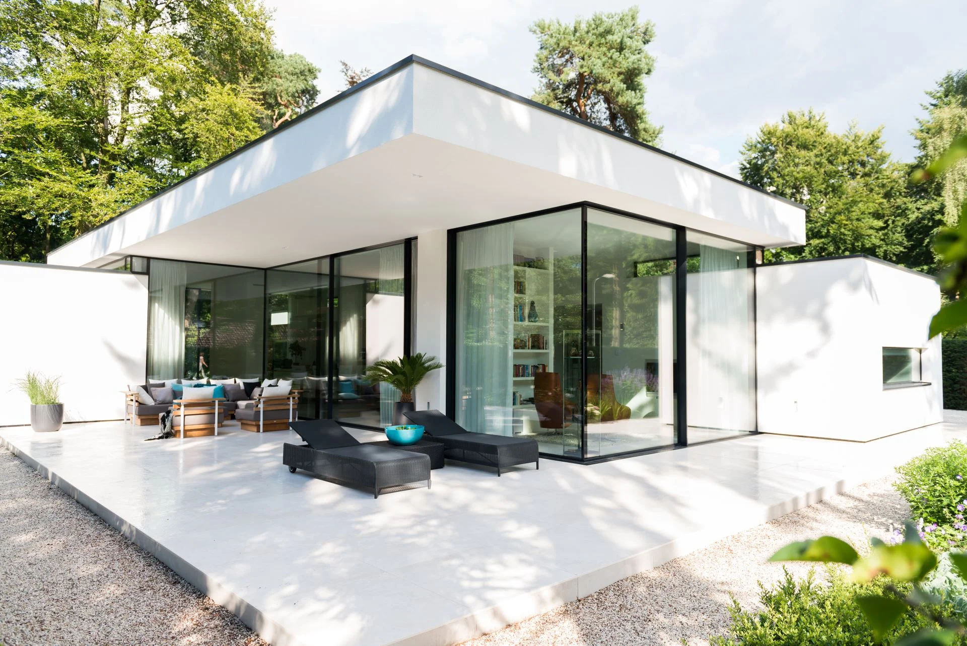 Solarlux schuiframen cero in een luxe moderne villa