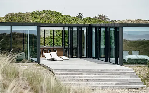 Dansk sommerhus på den idylliske vestkyst.