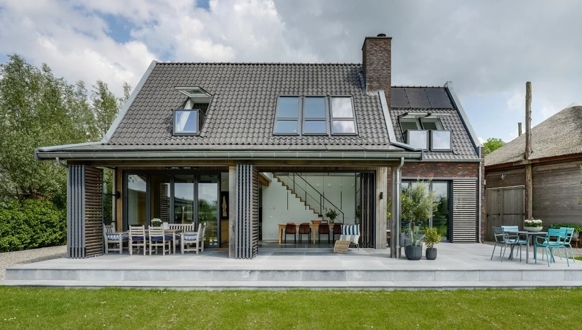 Solarlux glazen vouwwanden combiline van hout en aluminium ecologische bouw