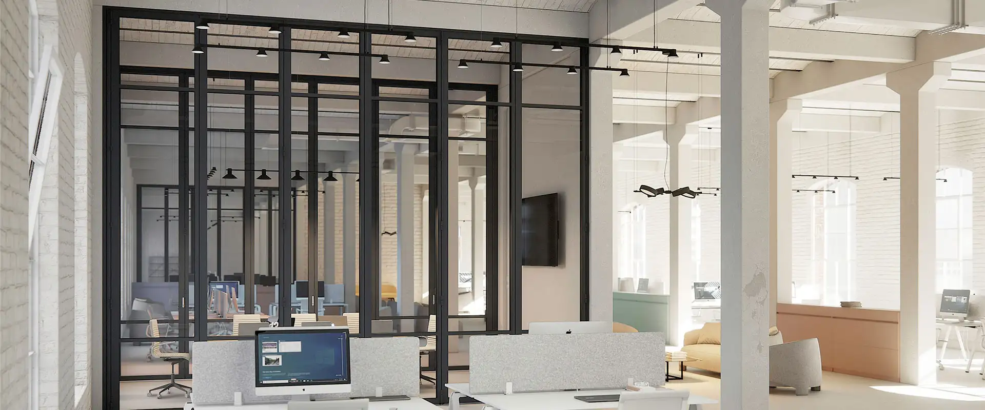 Großes Büro mit hohen Decken und dem integrierten Trennwandsystem Ecoline Flexa