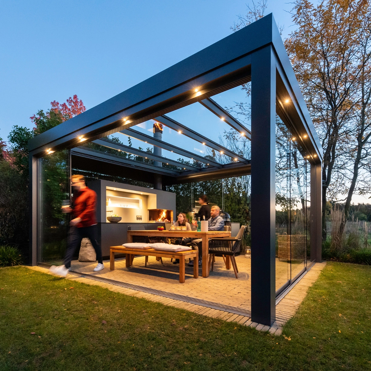 Design og tilpasning af udekøkken på overdækket terrasse