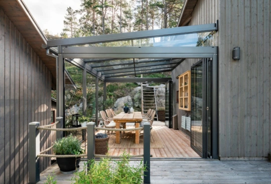 Vikdörrar till uterum